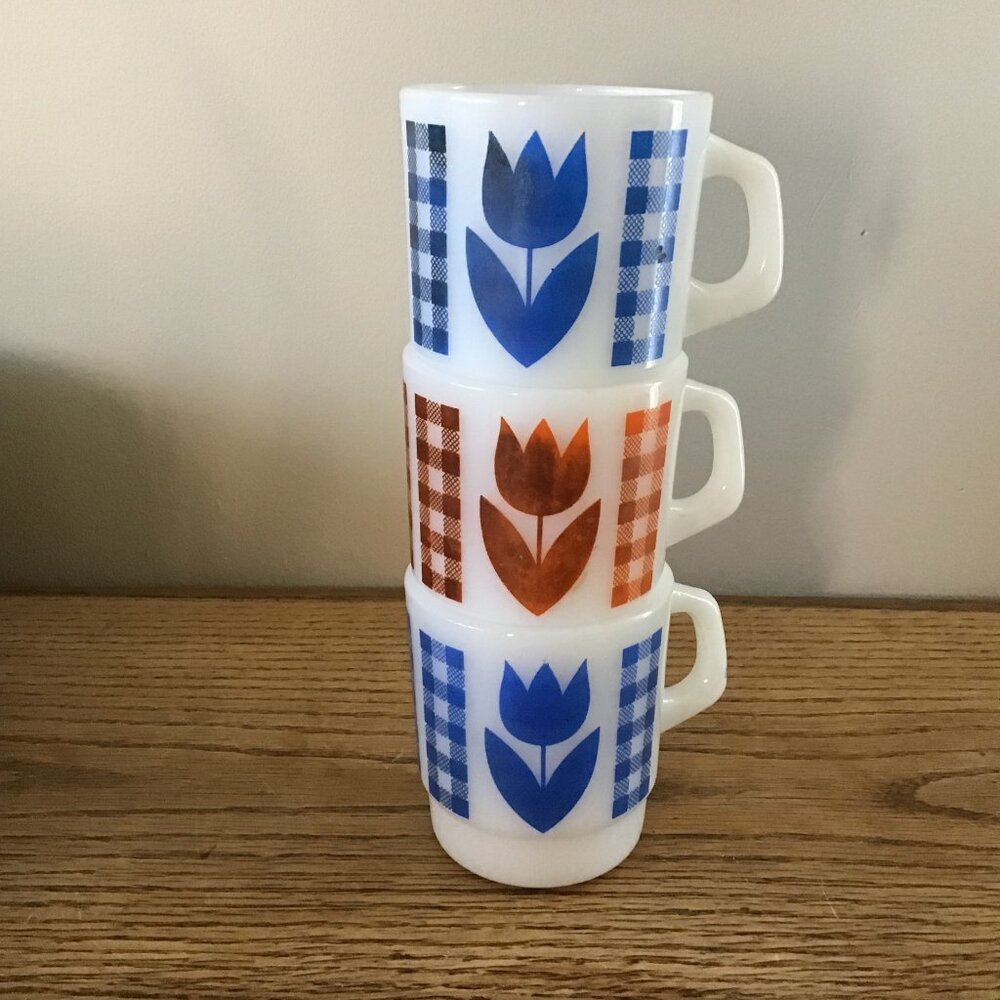 3 Milk Glass Termocrisa Tulip Mugs / Cups Vintage 1960's